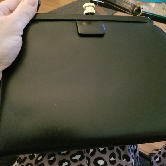 Black vintage  purse cablentaz great cond. 85.00 - Picture 2 of 2